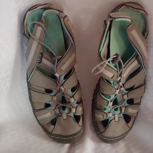 Women's hiking shoes